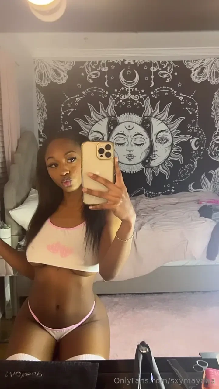 I think the colors of my outfit go well with my skin don t you 