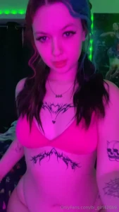 Wanna watch me use my little black toy you better send me your snap to
