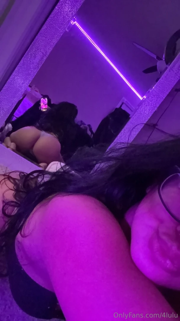 Italian girl with a fat ass i reply to all dm s let s cum together 