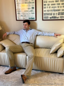 Assistant forgot to turn the lamp off so you can see it in the