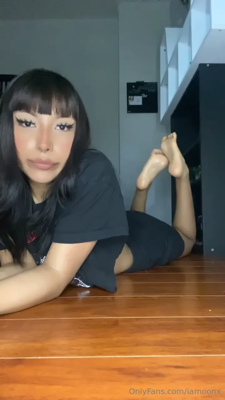 Tip 10 to get an extra video same pose and close up soles 