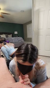 I love a good warm cum facial - i suck and tease the tip -let me take