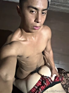 Que rico puse a este perrito sumiso en 4 y mi verga peluda frotando