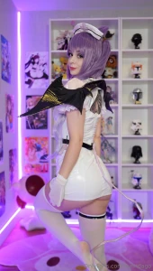 Should i lift my dress up 3