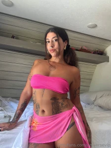 I m so cutie in this island outfit freshhhh my skin is getting a sexy