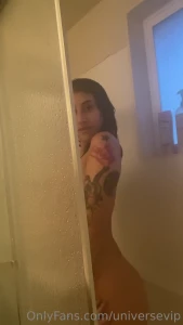 Who wants to shower with me leave me a tip 6 and you will receive the