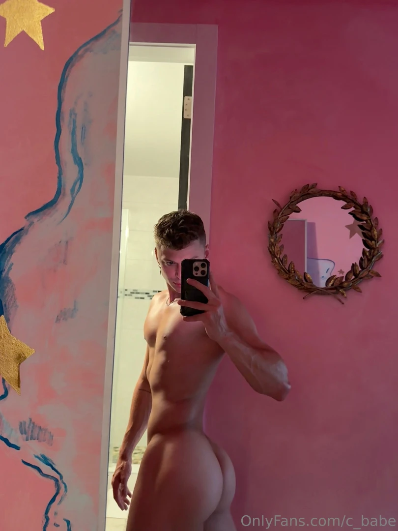 Big dick and a fat ass what more could you want 