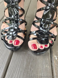Up close toes in my caged heels