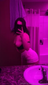 Can t seem to keep my shirt on