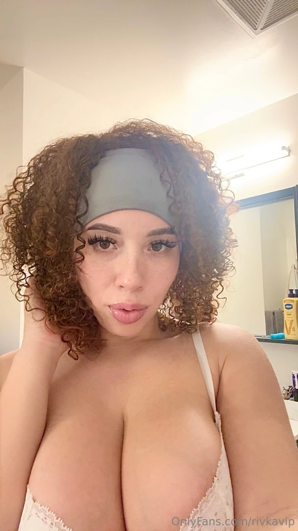 Feeling like chatting i m right here waiting 