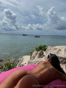 Qui pour me mettre une fess e