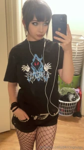 I m obsessed with listening to music