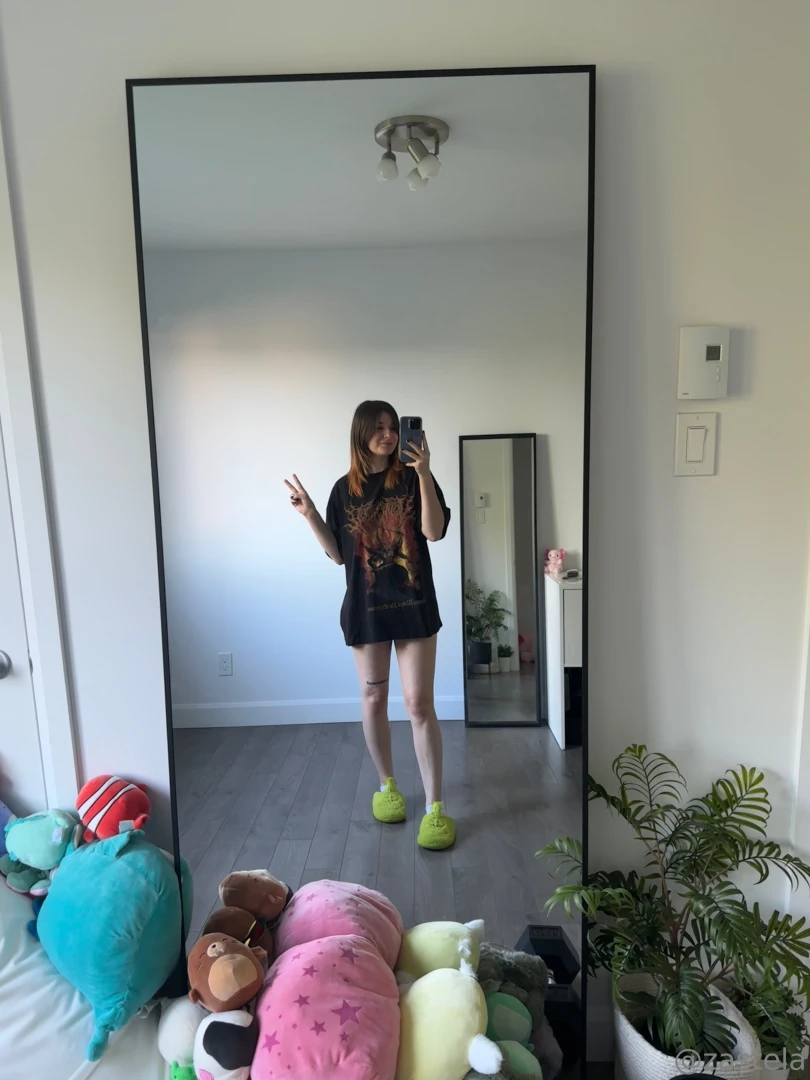 Cleaned the room i ll be taking pictures in and finally received the 