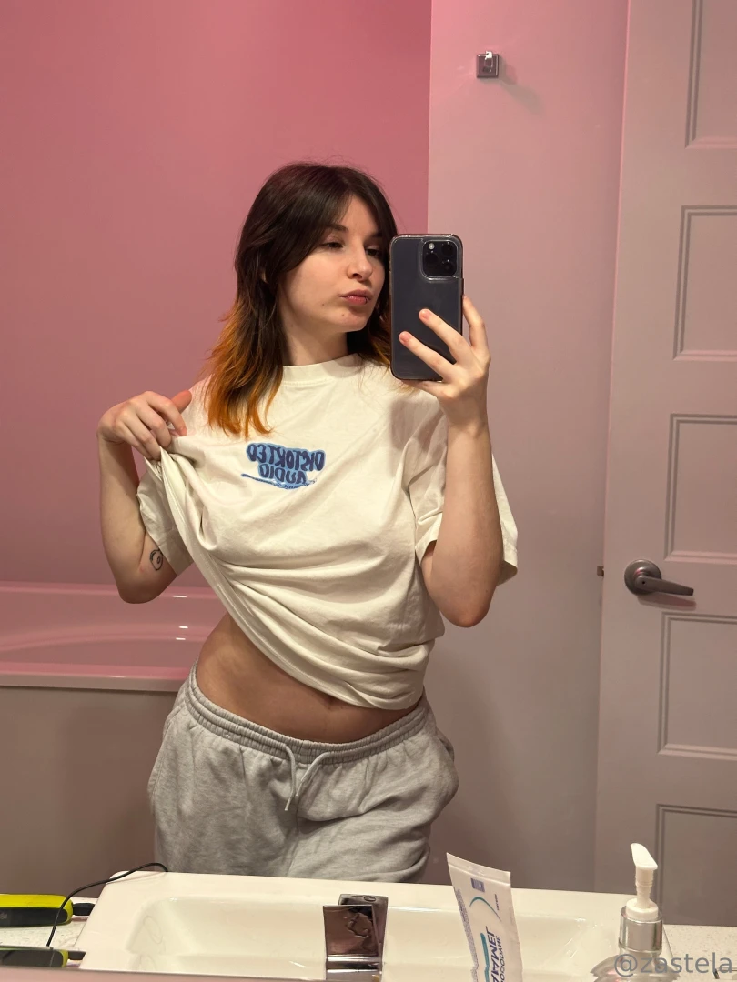 Bathroom selfies go hard 