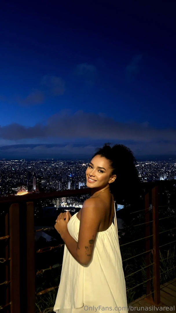 Sweet like honey but don t get too close i sting only the bold get the 