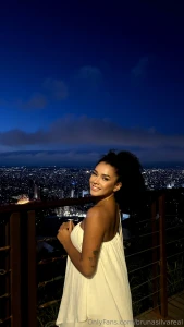 Sweet like honey but don t get too close i sting only the bold get the