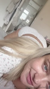 Wanna be behind whilst i shake my ass xx