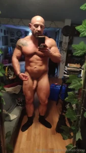 Fuck i look good flexing on friday