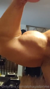 Peaked split bicep for you bitches