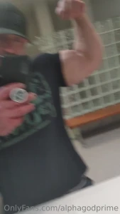 Post workout bicep flexing trying to find that good lighting bow down