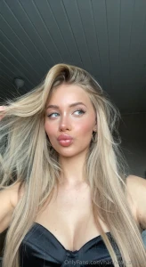 Sei gl cklich und l chle mit mir