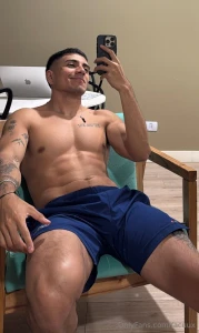 Hola volv despu s de unos d as los leo y me pongo caliente hey i m part 1