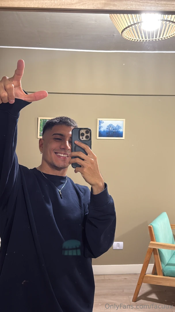 Hola volv despu s de unos d as los leo y me pongo caliente hey i m 