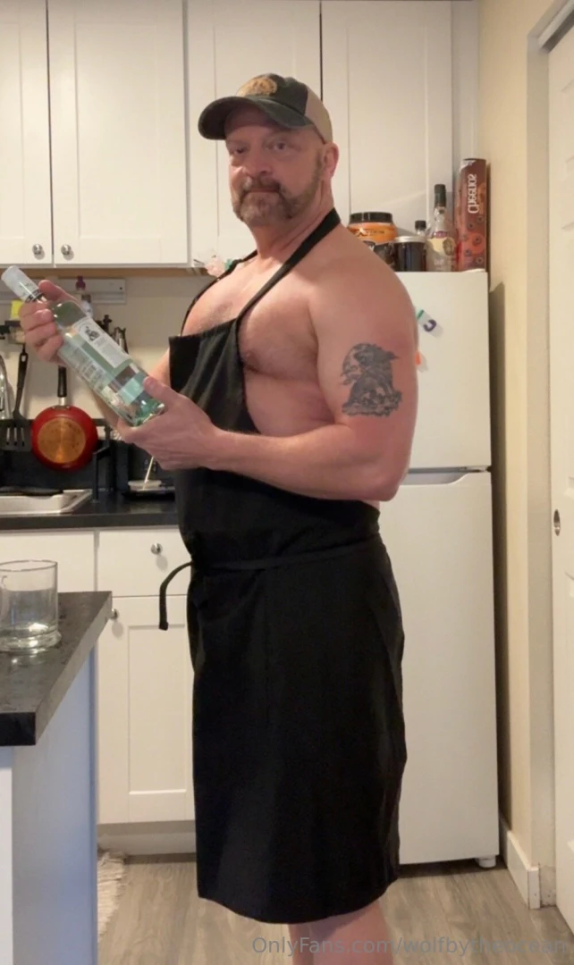 If you like short thicc men who take care of themselves love to travel part 4 