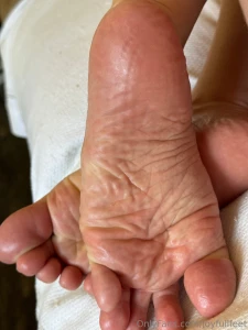 Soles so soft that the crocs leave marks on them part 6