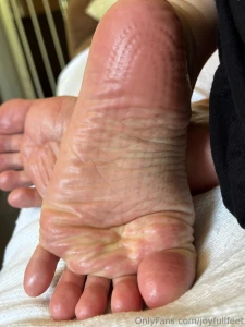 Soles so soft that the crocs leave marks on them part 16