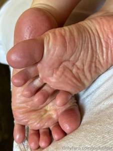 Soles so soft that the crocs leave marks on them part 20
