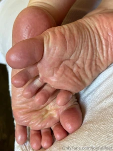 Soles so soft that the crocs leave marks on them part 5