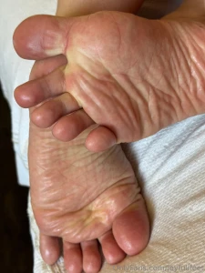 Soles so soft that the crocs leave marks on them part 17