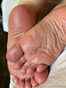 Soles so soft that the crocs leave marks on them part 19