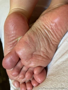 Soles so soft that the crocs leave marks on them part 14