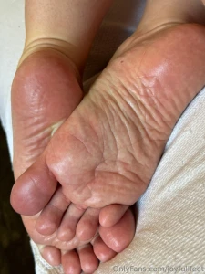 Soles so soft that the crocs leave marks on them part 7