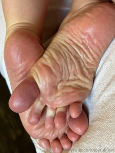 Soles so soft that the crocs leave marks on them part 18
