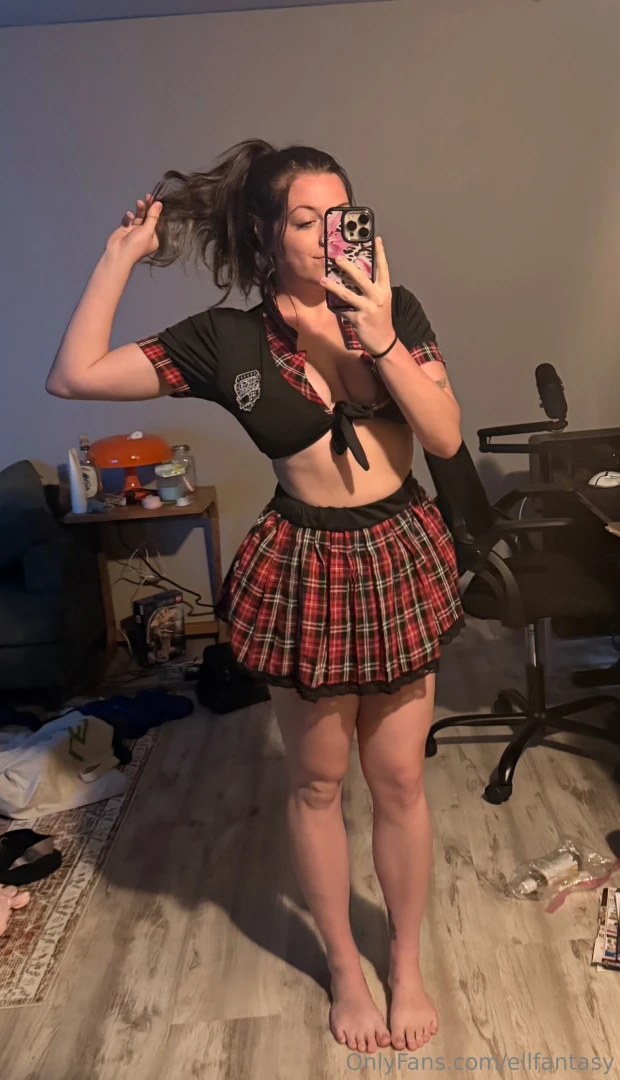 Joi x schoolgorl plus a little more naughty things hehe 