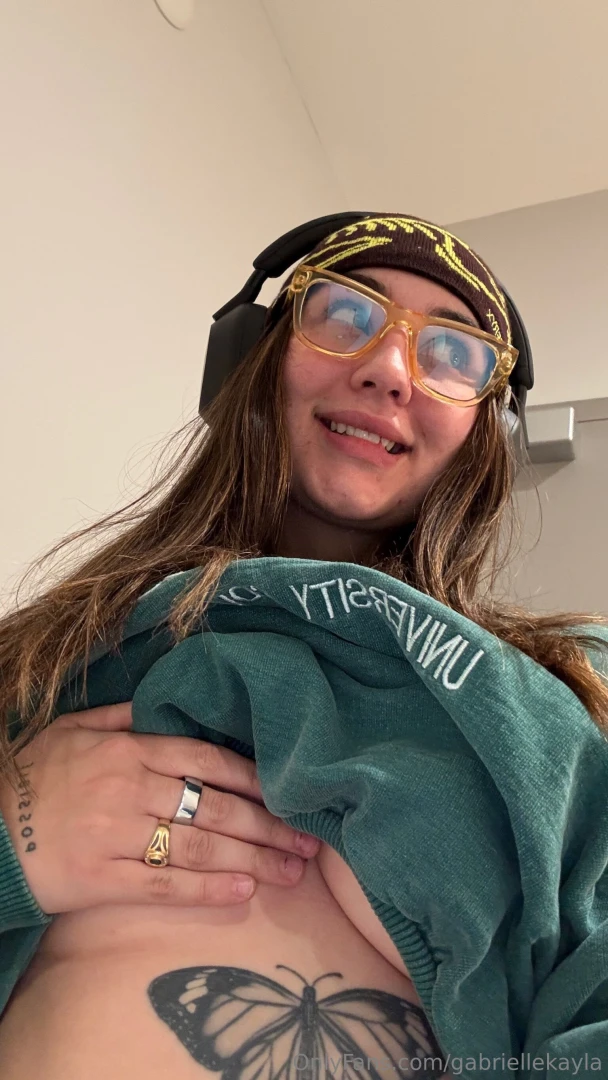 Working on some music flashing you my titties life is good 