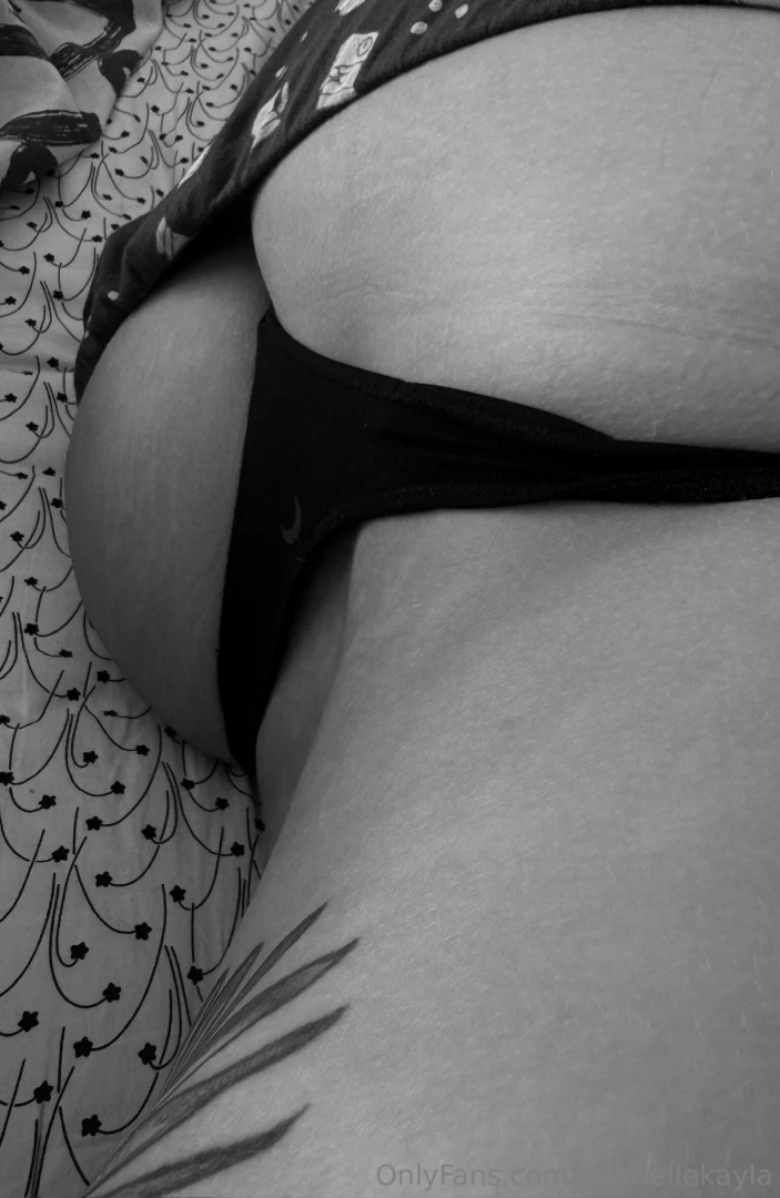 Happy face sitting sunday babe 