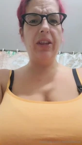 Brand new video watch me strip down and show off my 21 week baby bump