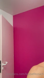 Solo gym changing room vid this is the intro showing you the open door
