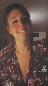 Va voir la belle gabi petite brunette qu b coise avec des petits seins part 1