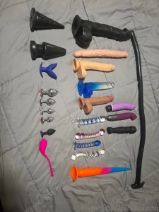 Look at all my juicy toys hehe