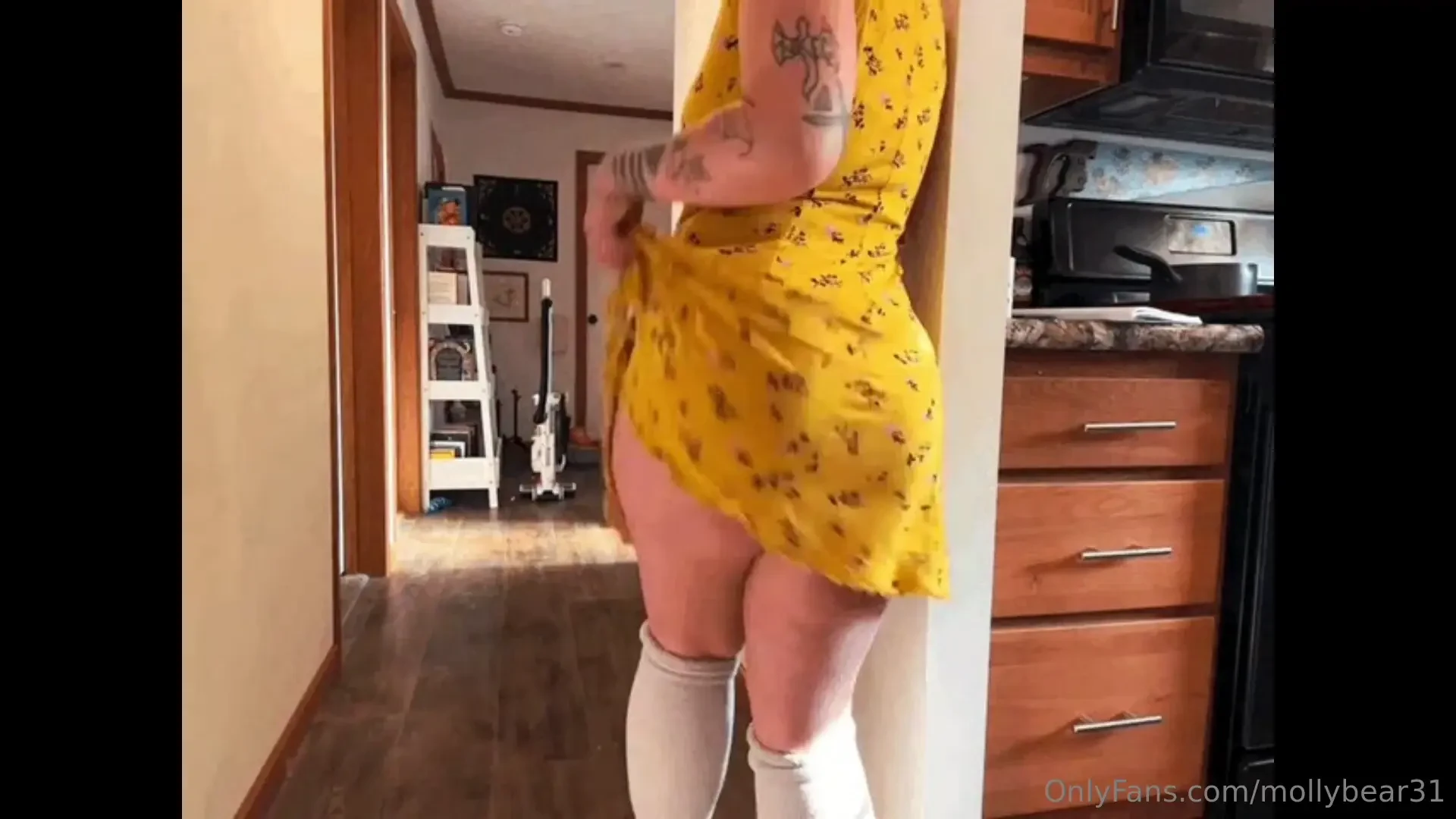 I love a little yellow dress 