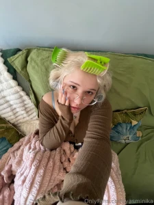 Today i m wearing this cute look i m curling my curls and thinking how