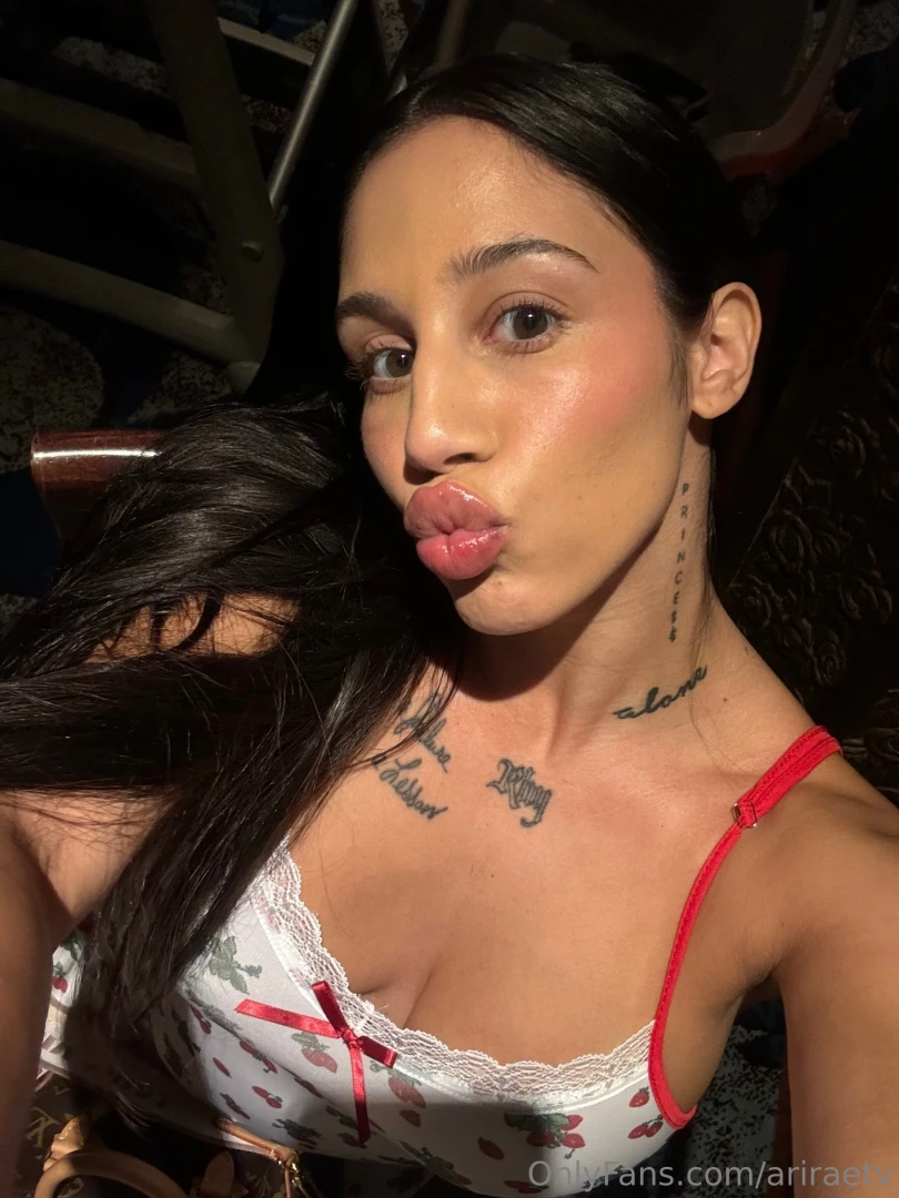 Join ariraee to be part of my freaky friday vip live it starts at 10pm part 20 