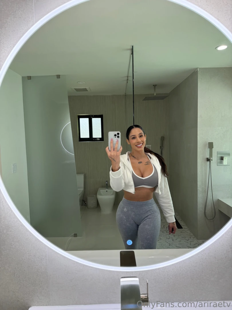 Join ariraee to be part of my freaky friday vip live it starts at 10pm part 21 