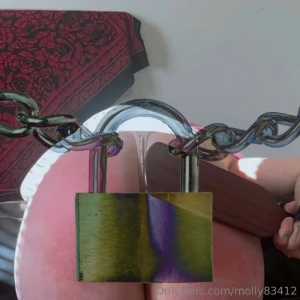 I vividly remember it being soooo hot in that room when i filmed this