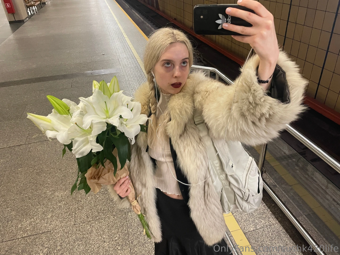 Give flowers to the ones you love 